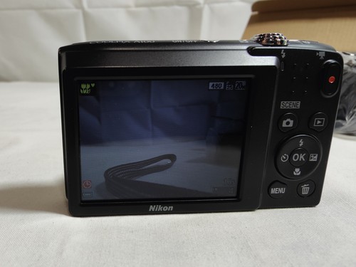 Nikon Coolpix A100 Champagne Silver Compact Digital Camera TESTED & WORKING - Picture 3 of 9