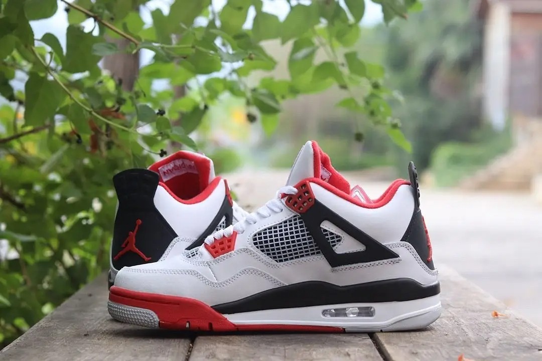 シューズ(男性用) NIKE AIR JORDAN 4 RETRO FIRE RED US 9 Nike Air Jordan 4 Retro Fire Red Jordan 4 Fire Red AJ4 Fire