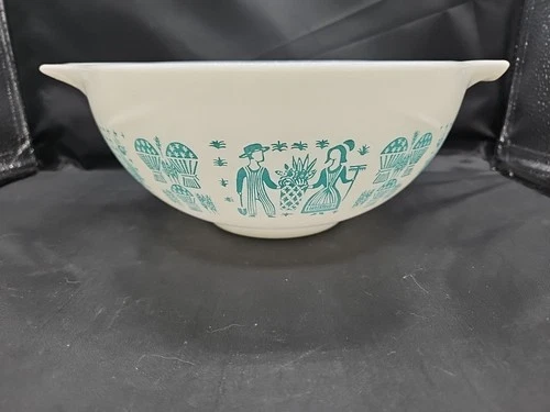 Vintage Pyrex Amish Butterprint 443 Cinderella Mixing Bowl 2-1/2 Qt Turquoise