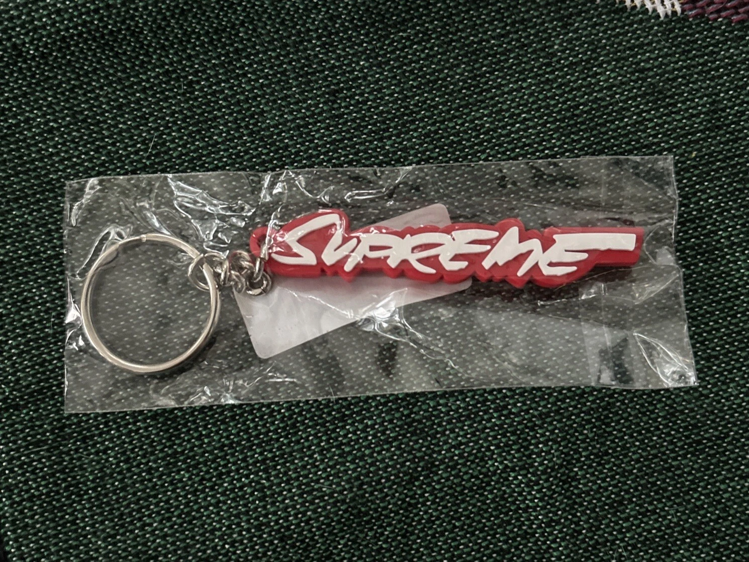 Porte clés Supreme Futura Logo Rouge Neuf FW20