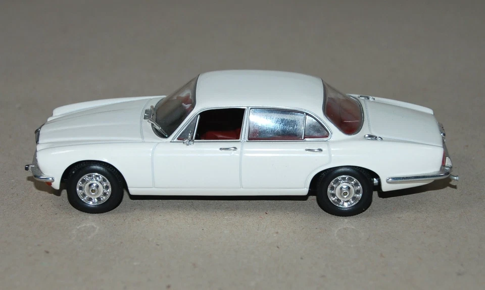 Minichamps 1:43 * Jaguar XJ 12 L XJ12 Series II Limousine creme weiß - Bild 2 von 4