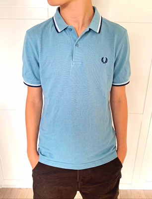 Fred Perry Herren Polo S blau Kurzarm Kragen Knopfleiste Logo Piqué