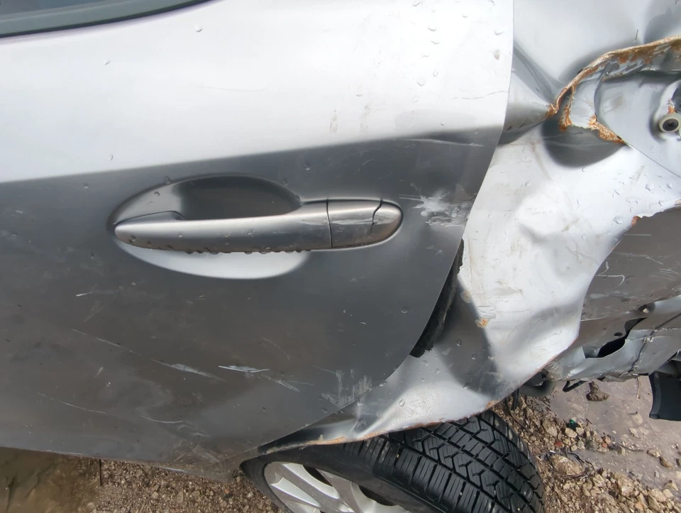 2011-2014 Mazda 2 Driver Rear Door Oem EEVE7 - Image 2 of 3