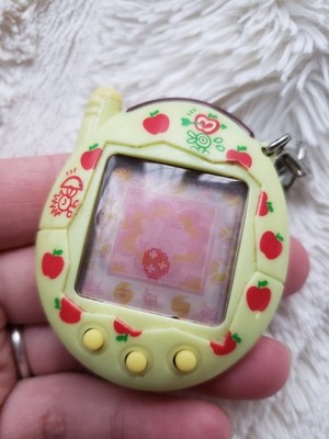 Tamagotchi Plus Connection V2 Apple Yellow 2004 *WORKS*
