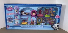 Littlest Pet Shop Deluxe Playset w/ 4 Pets, 20 Accessories.