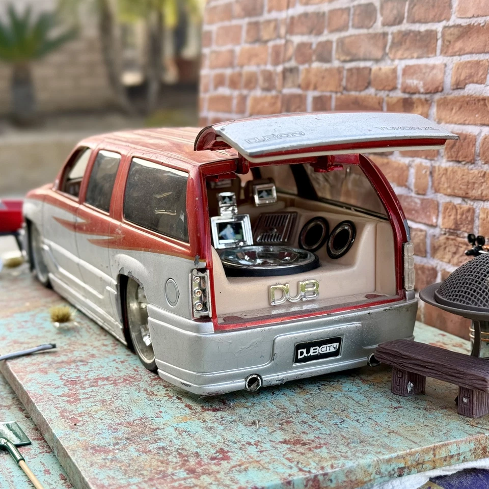 1/18 GMC Yukon Denali JADA DUB City Diecast Model Car | Granero Find Foto 4 de 4