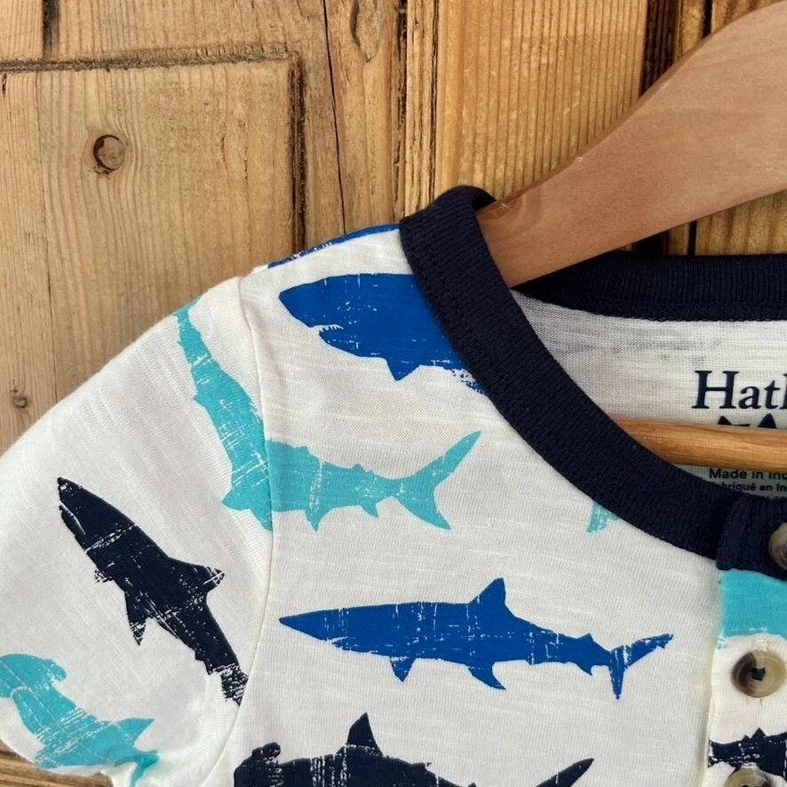 Camiseta Hatley 2T Tiburón Azul Blanco Botón Pecho Manga Corta Niño Pequeño Talla 2 Niños Foto 3 de 4