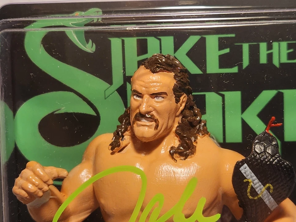 Figura de acción Sinn Bodhi autografiada por Jake Snake Roberts todavía en paquete sin abrir Foto 4 de 4