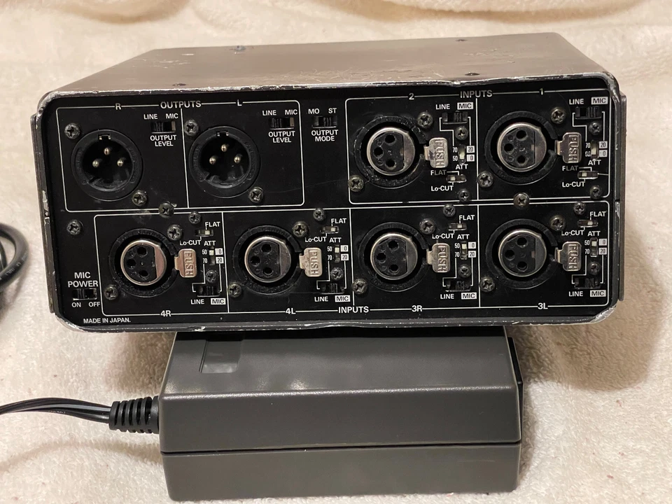 Audio-Technica AT4462 portable stereo field mixer with case and AC power supply - Image 3 of 4