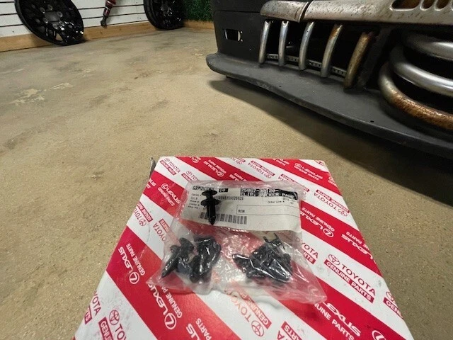 (10) CLIP PROTECTOR DE BARRO panel basculante trasero genuino OEM LEXUS 75867-30120 Foto 2 de 2