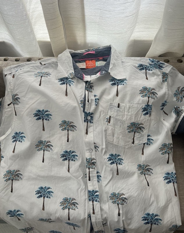 Free Planet White w/ Blue Polka Dot Palm Tree Short Sleeve XXL Button Up Shirt..