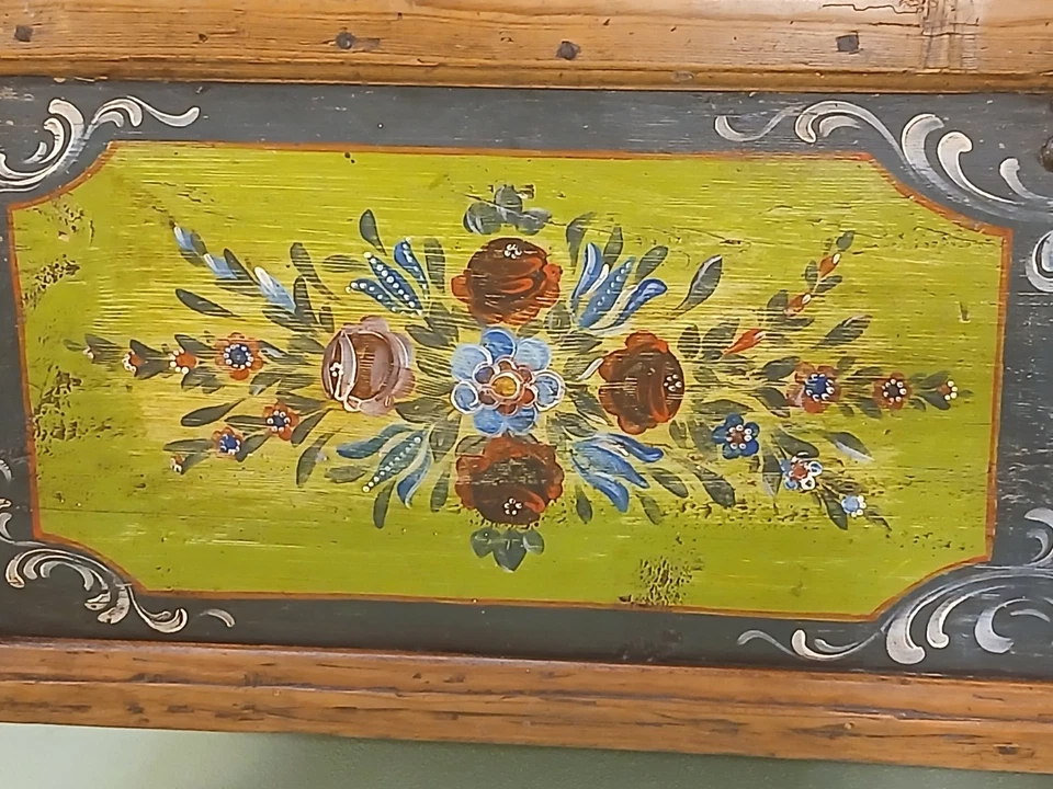 Chiemgauer Bauerntruhe um 1780 – reich bemalt, 154 cm, Zertifikat - Bild 3 von 4