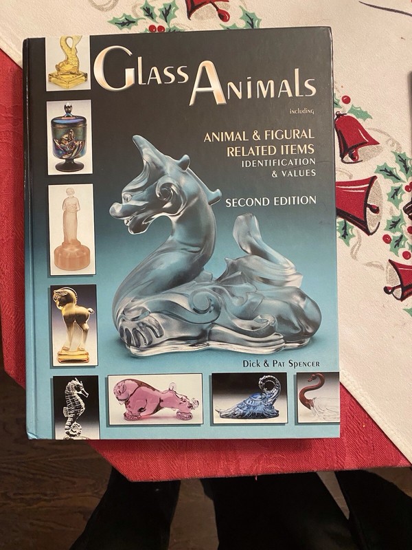 Glass Animals, Figural Value Guide 2nd Edition 2004 - Excellent