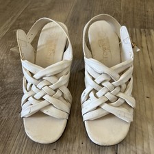 Vintage 1950  s/60  s Women  s Town Strollers Woven Cream Square Toe Sandals Size 7
