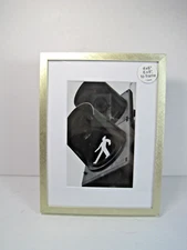 Project 62 Metal Thin Gold Tone Picture Frame For Photo Size 6" x 4" NEW