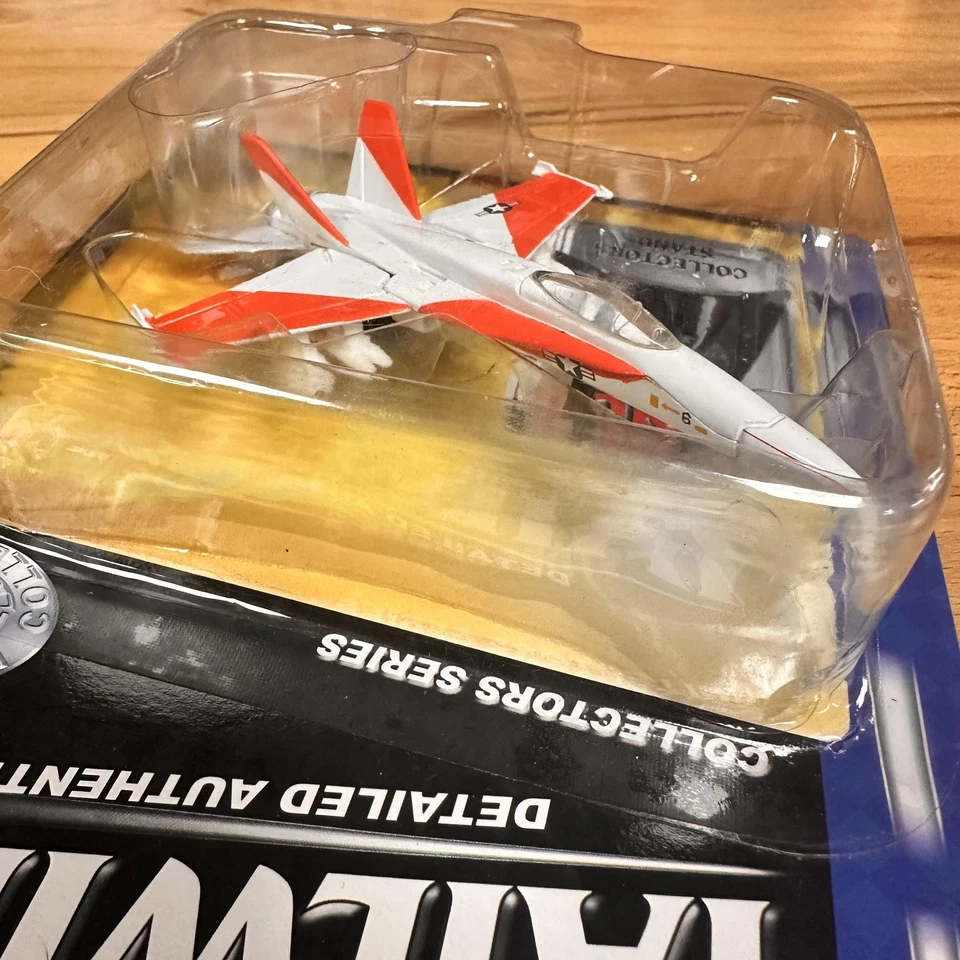 Винтажный литой самолет Maisto Tailwinds F-18C Hornet новый запечатанный 2001 ВМС США - Изображение 4 из 4