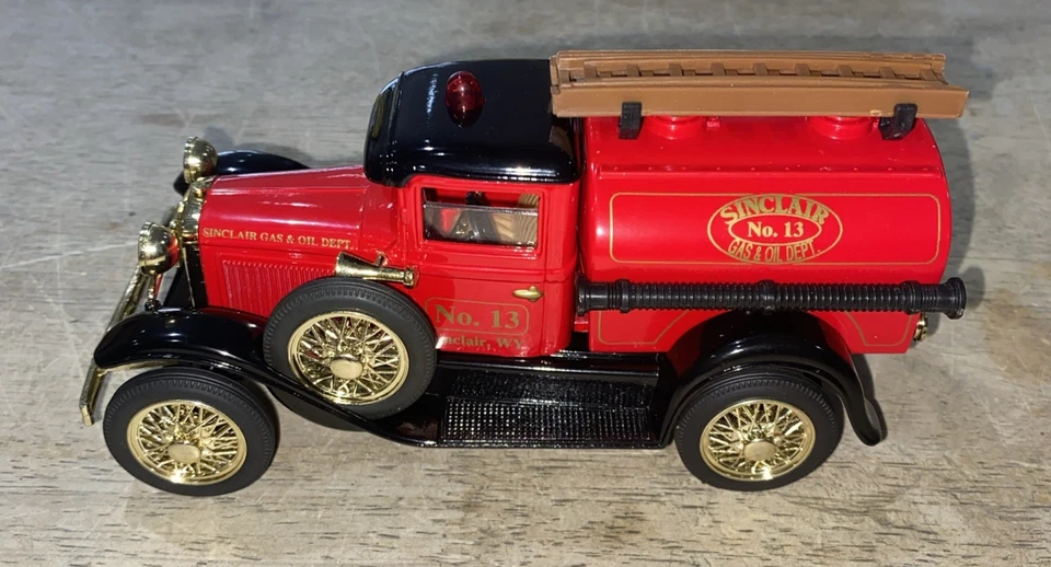 Speccast Sinclair Oil 1925 Ford Model A Pumper Die-cast Coin Bank, New/Box & Tin - Image 2 of 4
