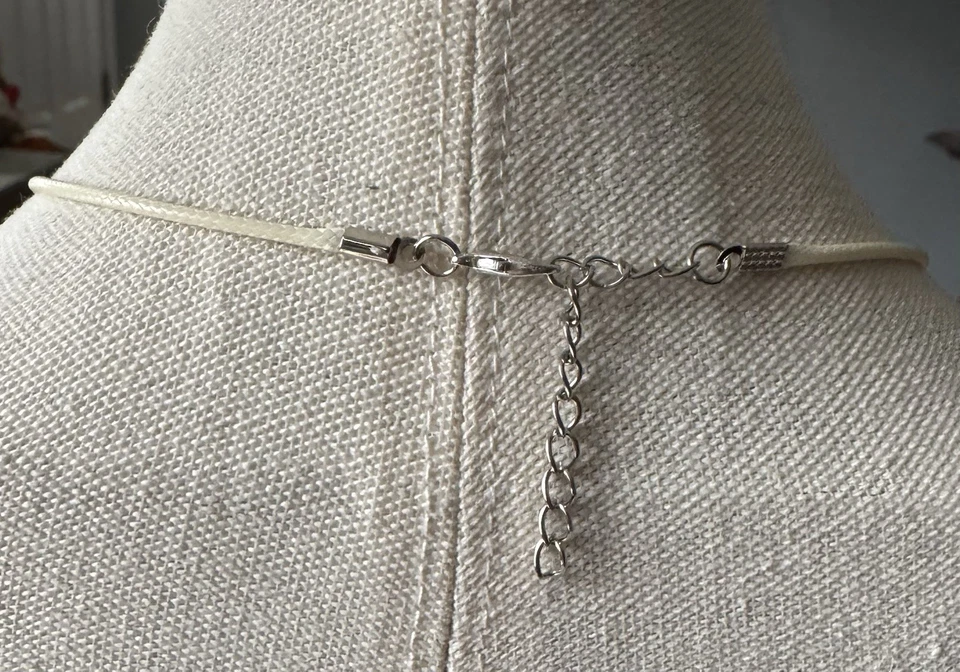 "Hermoso collar con colgante de concha de vieira blanca con cordón de marfil 16""" Foto 4 de 4