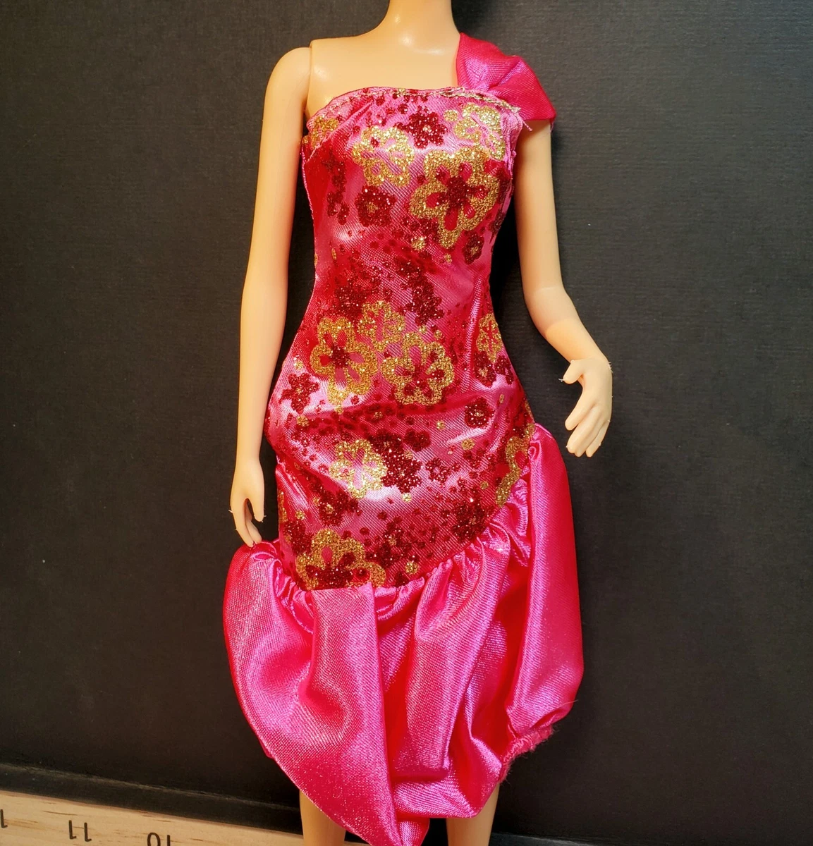 Hot pink top and gold outfit