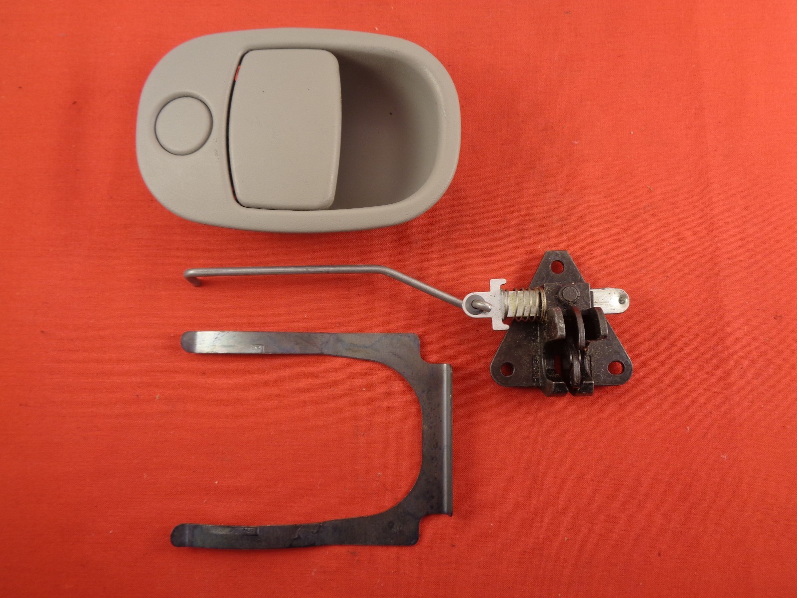 20052009 Equinox Torrent Vue Glove Box Latch Lock Handle Storage LIGHT