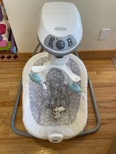 Baby Swing with Music,6 Speeds, 2Vibrations , Toy Charger . Excellent Condition