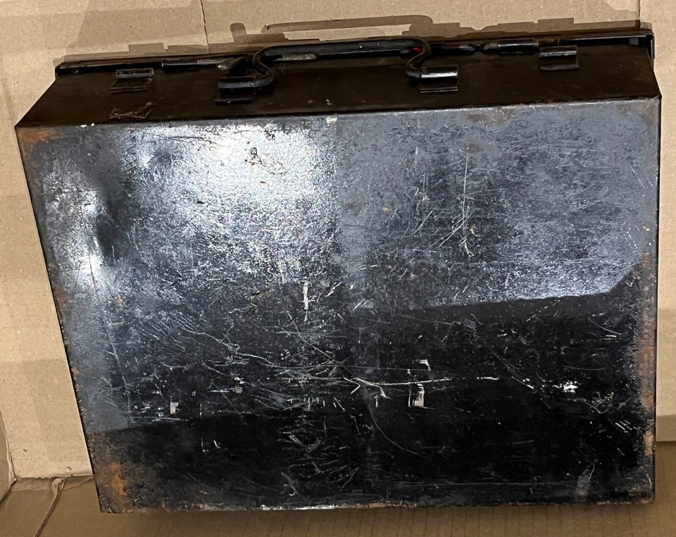 VINTAGE BRITISH WWII MILITARY FIRST AID BOX LARGE FOR ARMOURED FIGHTING