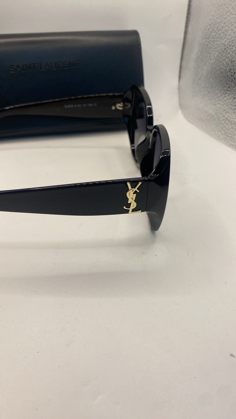 Occhiali da sole Saint Laurent Monogram SLM50 montatura nera e lenti sfumate grigie