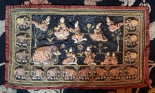 Arazzo Kalaga birmano vintage. Ricamato, con perline, imbottito 58” X 34”