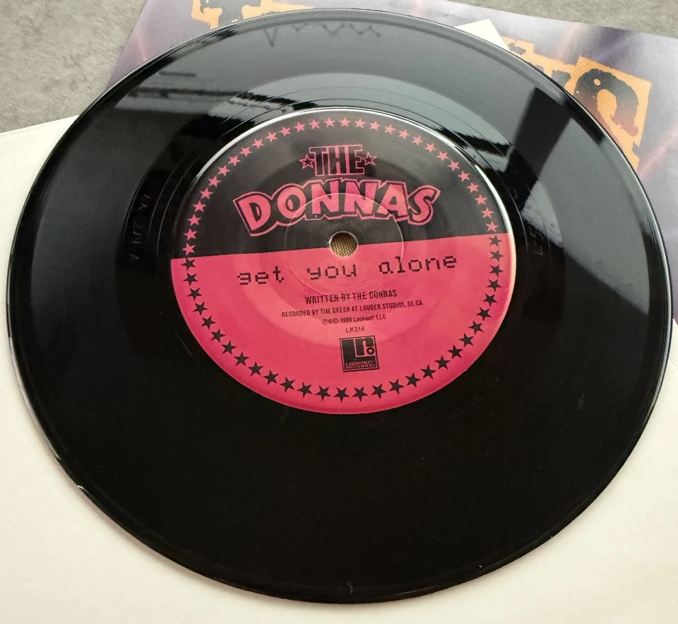 The Donnas - Get You Alone / The Toilet Boys - You Got It - 1999 7" Vinyl VG+ Foto 2 de 4