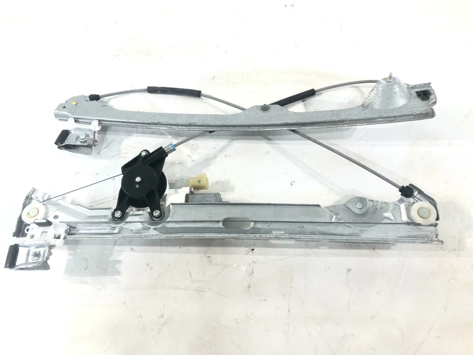 2007-2013 Chevrolet Avalanche Tahoe Yukon Front Driver Left Regulator With Motor - Image 3 of 4