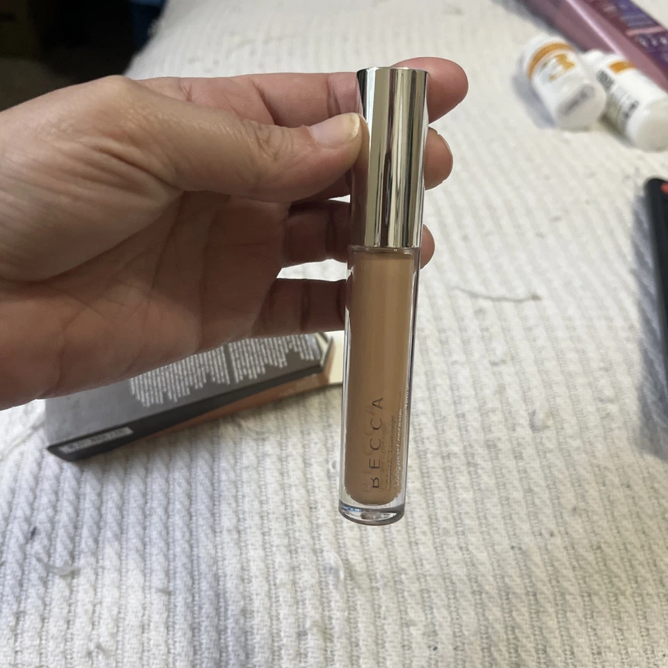 BECCA Ultimate Coverage Longwear Concealer in shade Honey - New In Box - Image 4 of 4