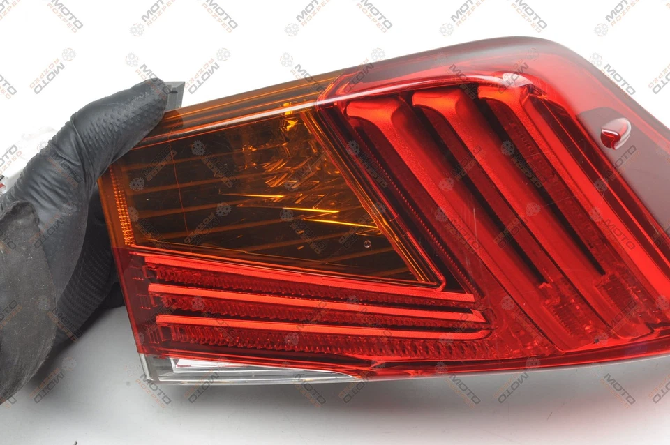 LEXUS IS III 300H Fanale Posteriore Destro 81550-53330 - Immagine 2 di 4