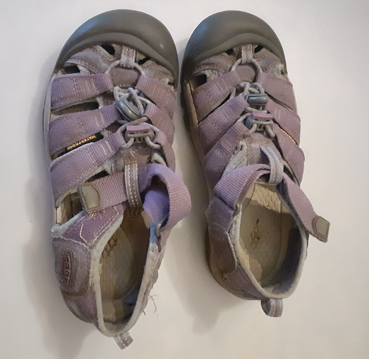 Scarpe sandali impermeabili viola Keen taglia 5 o ragazza 2 3. STRAPPATO