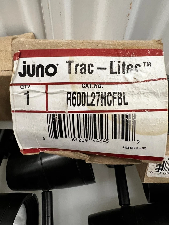 Lote de 11 Juno 10W Trac-Lites LED 2700K 90 CRI Negro Montaje en Pared R600L27HCFBL Foto 3 de 4