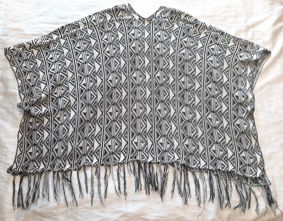 VTG Brittany Black OS Knit Poncho Cardigan Sweater Fringe Trim B&W Aztec Boho - Image 3 of 4