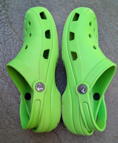 Zoccoli classici Crocs giovani grandi bambini uomo 2, donna 4 scarpe verdi condizioni GIOCO