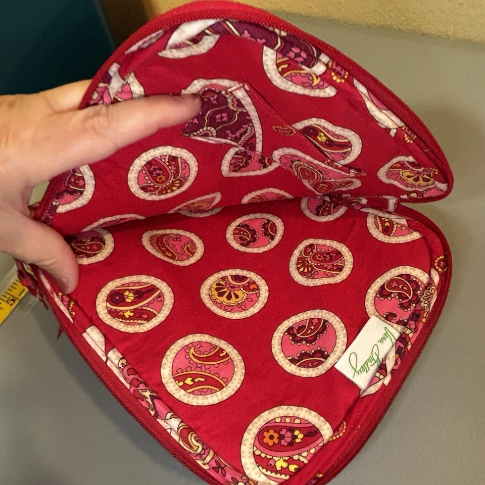 Vera Bradley Loves Me Red Quilted iPad case Ereader sleeve 10 1/2”x 8” padded - Image 3 of 4