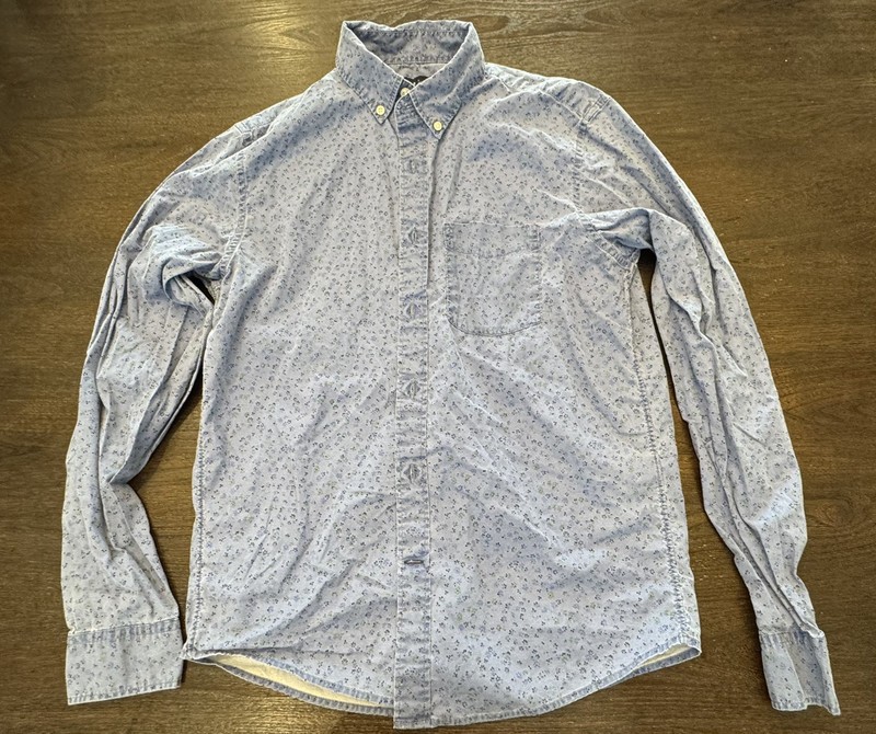 Gap men's blue long sleeve shirt. small. untucked fit stretch.