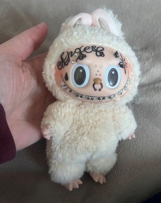 Labubu Soymilk Original von Pop Mart mit Piercing Custom! Puppe