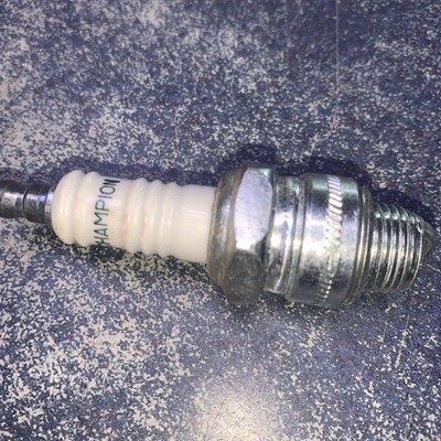 Champion 841 Copper Plus Spark Plug J8C - 1 Pack