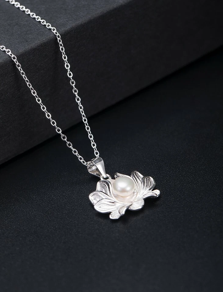 I04 Collana con Ciondolo Fiori di Loto Con Acqua Dolce Perla Argento 925 - Immagine 2 di 4