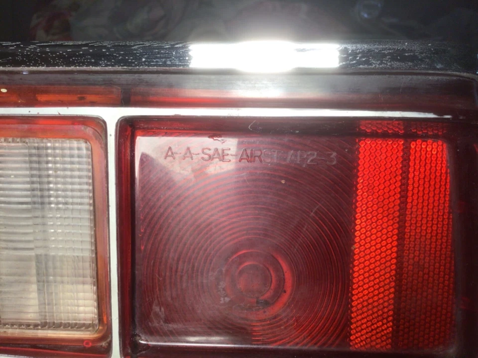 Lámpara trasera derecha RAMBLER 3616592 1972-1977 American Motors Hornet usada Foto 3 de 4