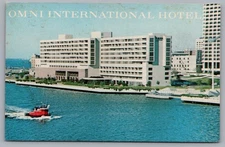 Omni International Hotel, Water Front in Norfolk, Virginia. 1986 Postcard TS-102