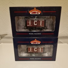 2x Bachmann 33-179 10 Ton Salt Wagon ICI Maroon