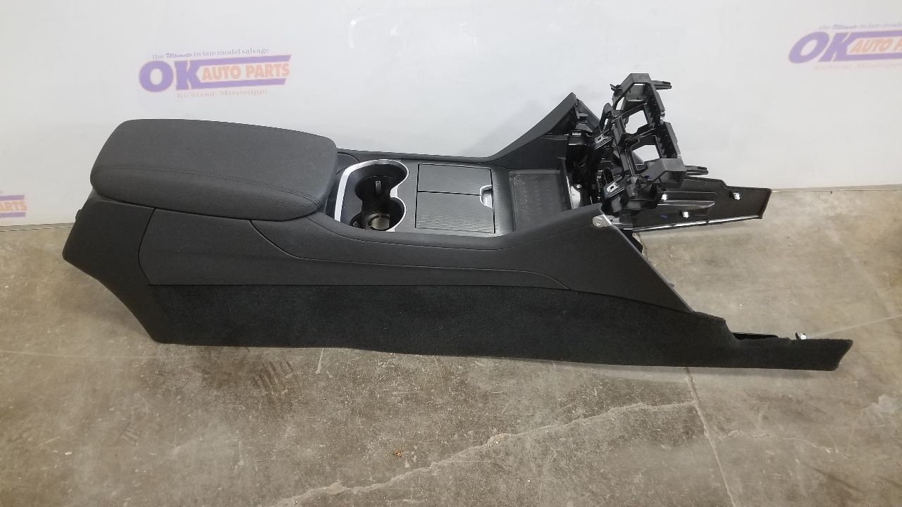 23 2023 MASERATI GRECALE CENTER FLOOR CONSOLE ASSEMBLY BLACK 