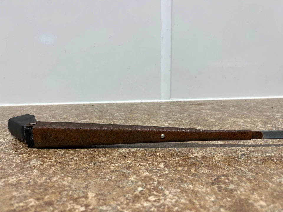 MITSUBISHI EXPO LRV 1993 brazo limpiaparabrisas trasero Foto 2 de 3