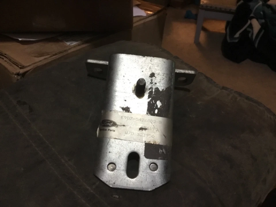 NUEVO OEM FORD MERCURY 1986 1987 1988 SABLE TAURUS PUERTA TRASERA DERECHA BISAGRA INFERIOR Foto 2 de 4