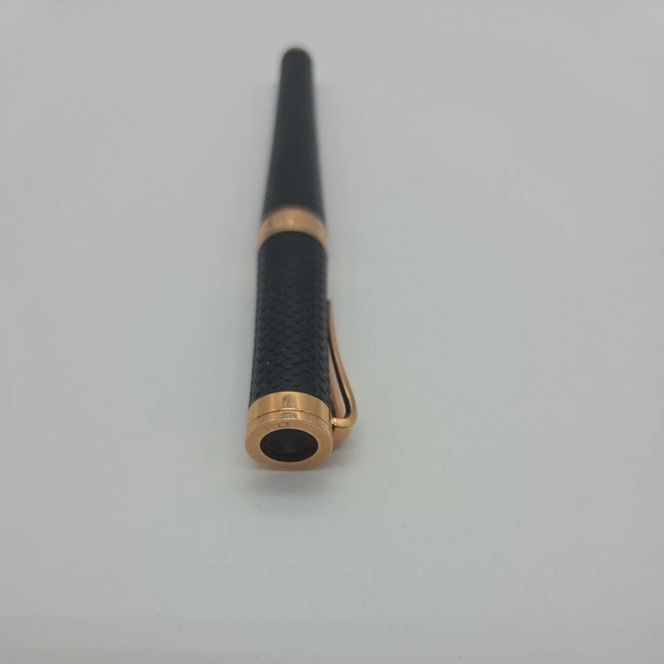 🏁 Caneta esferográfica Chopard Classic Racing “Superfast Collection” – Preta e Dourada  - Imagem 3 de 4