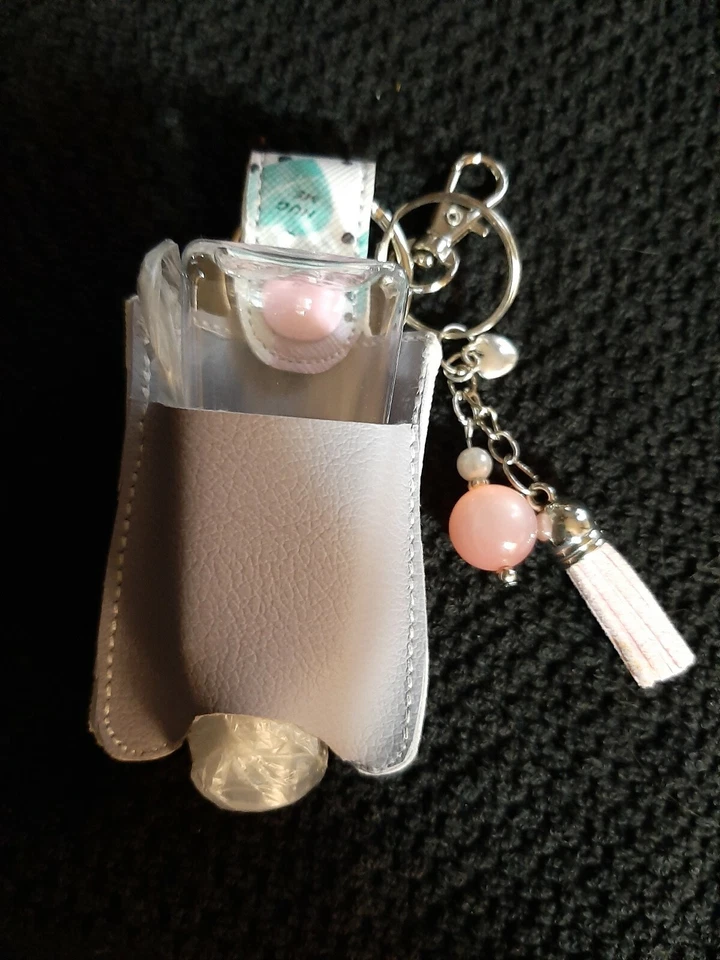 Llavero Desinfectante Hecho a Mano Llavero Etiqueta Cartera Cuentas Corazones de San Valentín  Foto 3 de 4