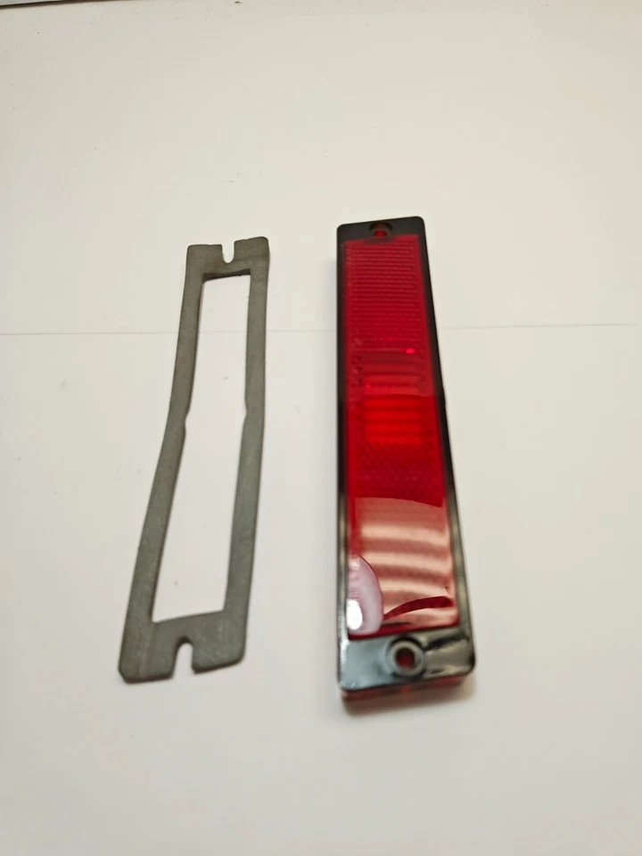 1970-1971 Chrysler Left Rear Side Marker Light Lamp Lens W/ Gasket NOS 3420853 - Image 4 of 4